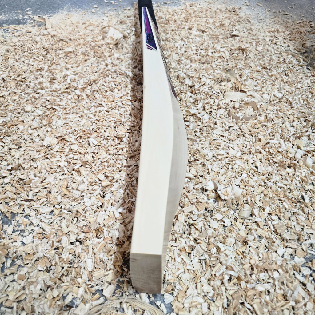 WDA Willow Bandookha Cricket Bat SH - 2lb 11oz, 13 Grains, 39mm Edges, 30mm Semi Round Toe, 106mm Width Semi Oval Handle