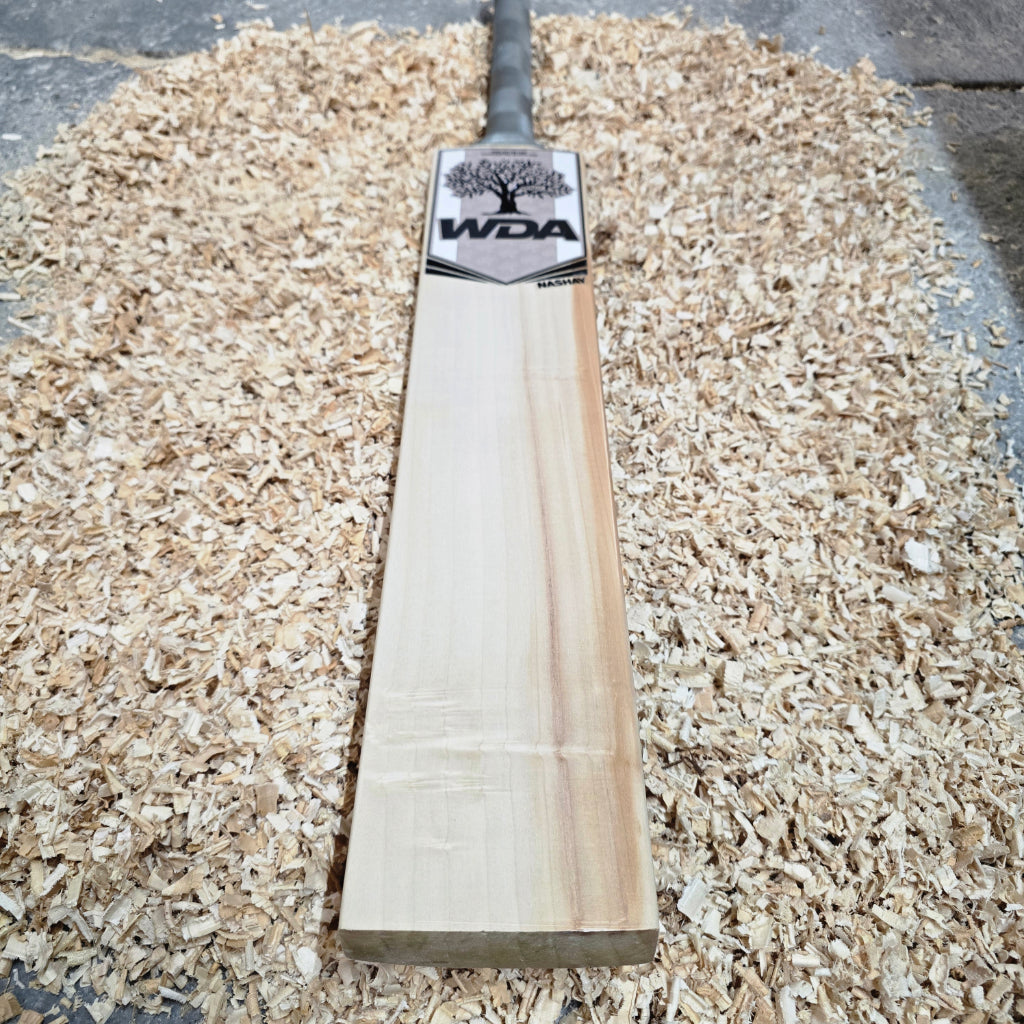 WDA Willow Nashay Cricket Bat SH - 2lb 9oz (1169g), 9 Grains, 39mm Edges, 30mm Flat Toe, 107mm Width, Round Handle