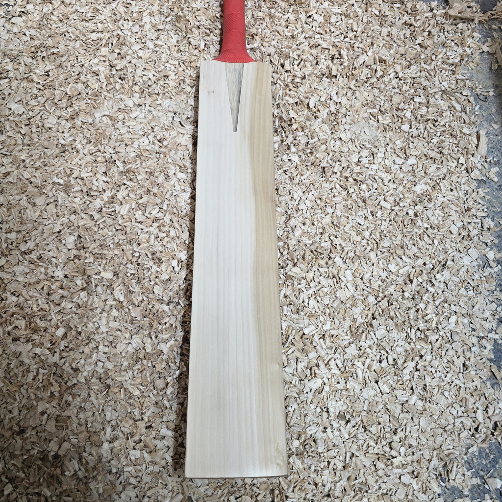 WDA Willow Toap Cricket Bat SH - 2lb 10oz (1224g), 15 Grains, 37mm Edges, 27mm flat toe, 107mm width, Semi oval handle