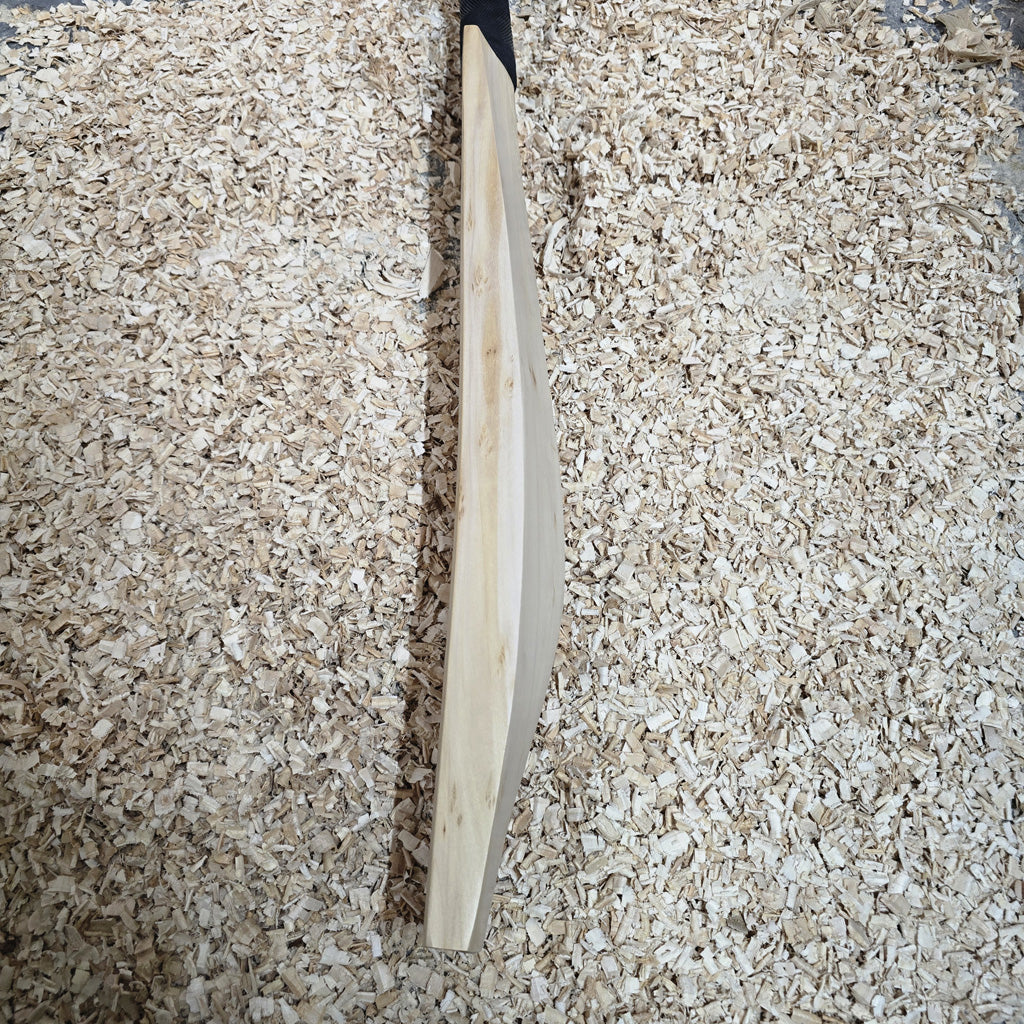 WDA Willow Performance Cricket Bat SH - 2lb 9oz (1185g), 6 grains, 35mm Edges, 27mm flat toe, 106mm width, Semi oval handle.