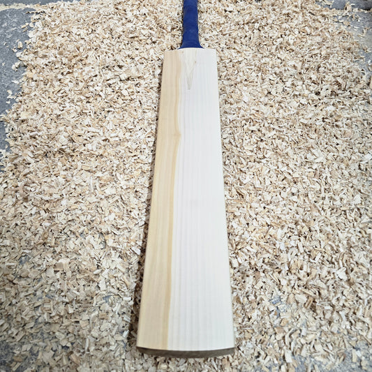 WDA Willow Toap Cricket Bat SH - 2lb 10oz (1197g), 15 Grains, 39mm Edges, 28mm Semi Round Toe, 107mm Width, Semi Oval Handle