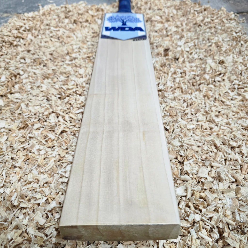 WDA Willow Nashay Cricket Bat SH - 2lb 10oz (1215g), 5 Grains, 40mm Edges, 29mm Flat Toe, 107mm Width, Semi Oval Handle