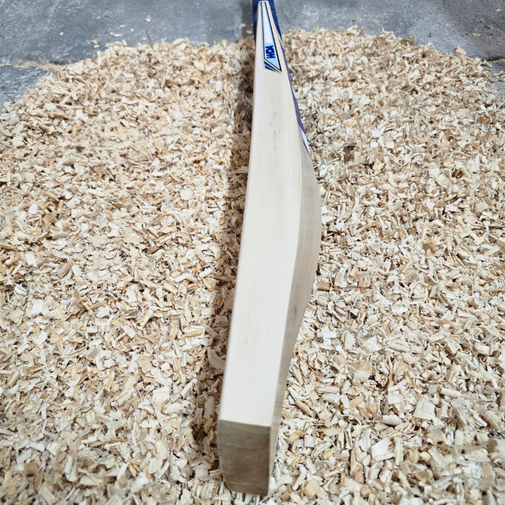 WDA Willow Nashay Cricket Bat SH - 2lb 10oz (1215g), 5 Grains, 40mm Edges, 29mm Flat Toe, 107mm Width, Semi Oval Handle