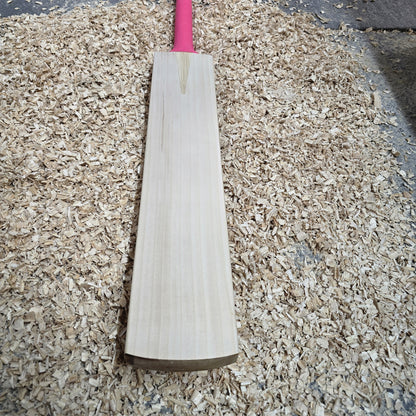 WDA Willow Bandookha Cricket Bat SH – 2lb 10oz (1211g), 9 Grains, 38mm Edges, 28mm (semi round), 109mm Width, Semi Oval Handle