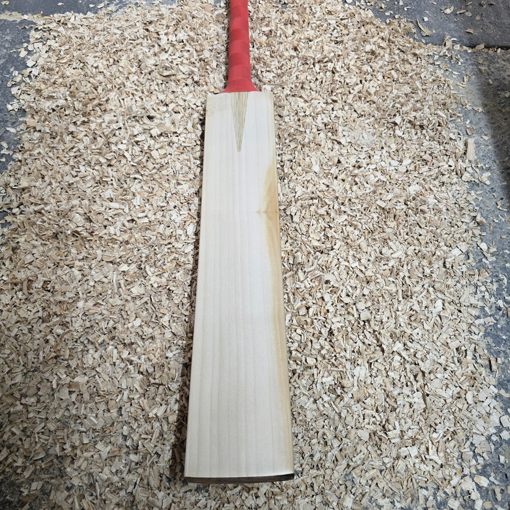 WDA Willow Bandookha Cricket Bat SH – 2lb 11oz (1235g), 10 Grains, 38mm Edges, 29mm (flat), 107mm Width, Round Handle