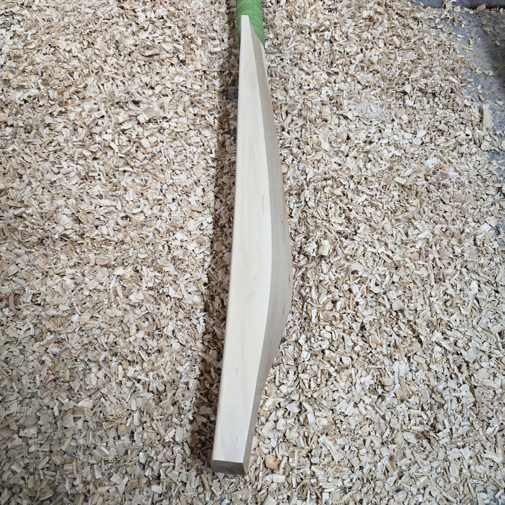WDA Willow Toap Cricket Bat SH - 2lb 10oz (1208g), 9 Grains, 40mm Edges, 30mm Semi Round Toe, 106mm Width, Semi Oval Handle