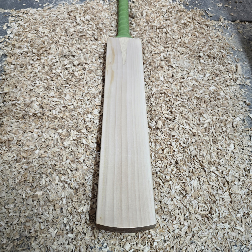 WDA Willow Toap Cricket Bat SH - 2lb 10oz (1208g), 9 Grains, 40mm Edges, 30mm Semi Round Toe, 106mm Width, Semi Oval Handle