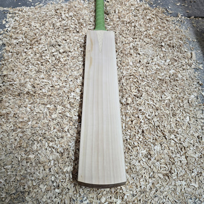 WDA Willow Toap Cricket Bat SH - 2lb 10oz (1208g), 9 Grains, 40mm Edges, 30mm Semi Round Toe, 106mm Width, Semi Oval Handle
