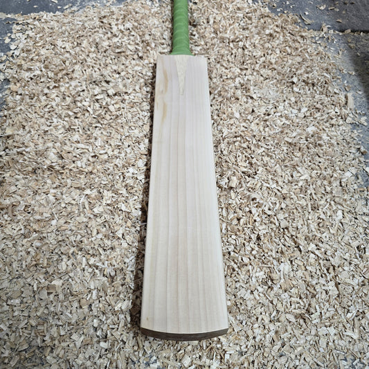 WDA Willow Toap Cricket Bat SH - 2lb 10oz (1208g), 9 Grains, 40mm Edges, 30mm Semi Round Toe, 106mm Width, Semi Oval Handle