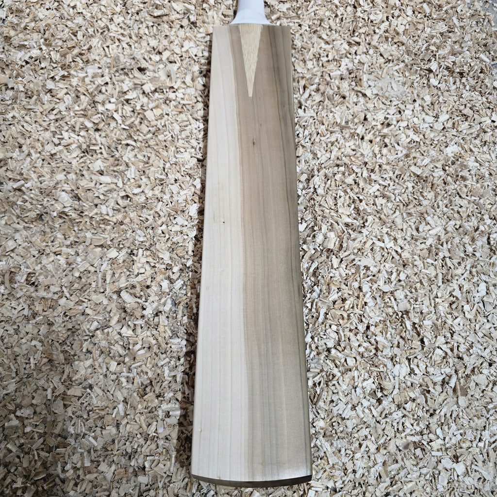 WDA Willow Performance Cricket Bat SH - 2lb 10oz (1205g), 12 grains, 40mm Edges, 27mm (semi round), 106mm width, Round handle
