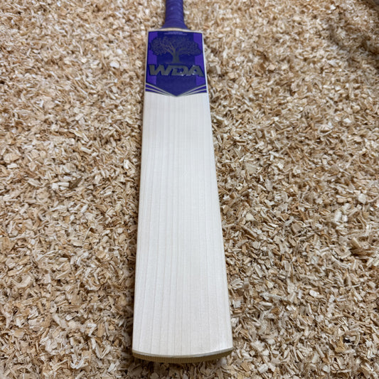WDA Willow Harrow Bat SH – 2lb 5oz (1061g), 12 Grains, 35mm Edges, 26mm Semi Round Toe, 104mm Width, Semi Oval Handle